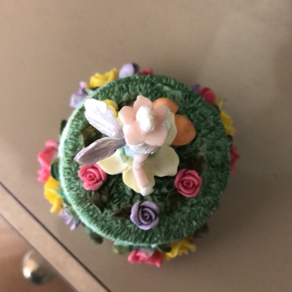 Resin dimensional bunny rabbit tooth fairy box - Picture 15 of 16